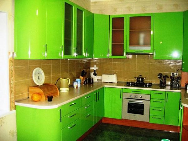 фото зеленой кухни ze-07